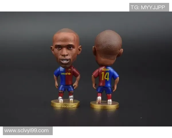 盘点经典足球球星人偶手办收藏与独特魅力展示