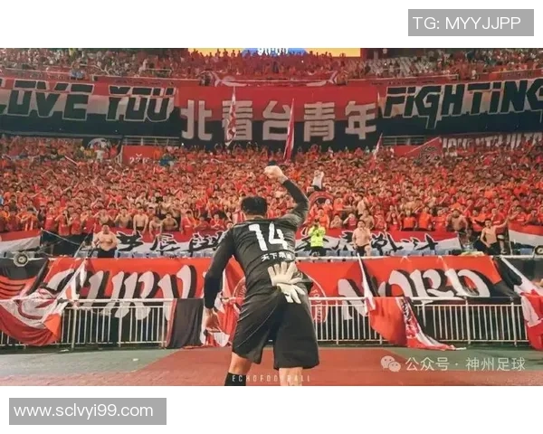 足球小丑头再度回归 引爆球迷热议与赛场风云 足球小丑头再度回归 引爆球迷热议与赛场风云